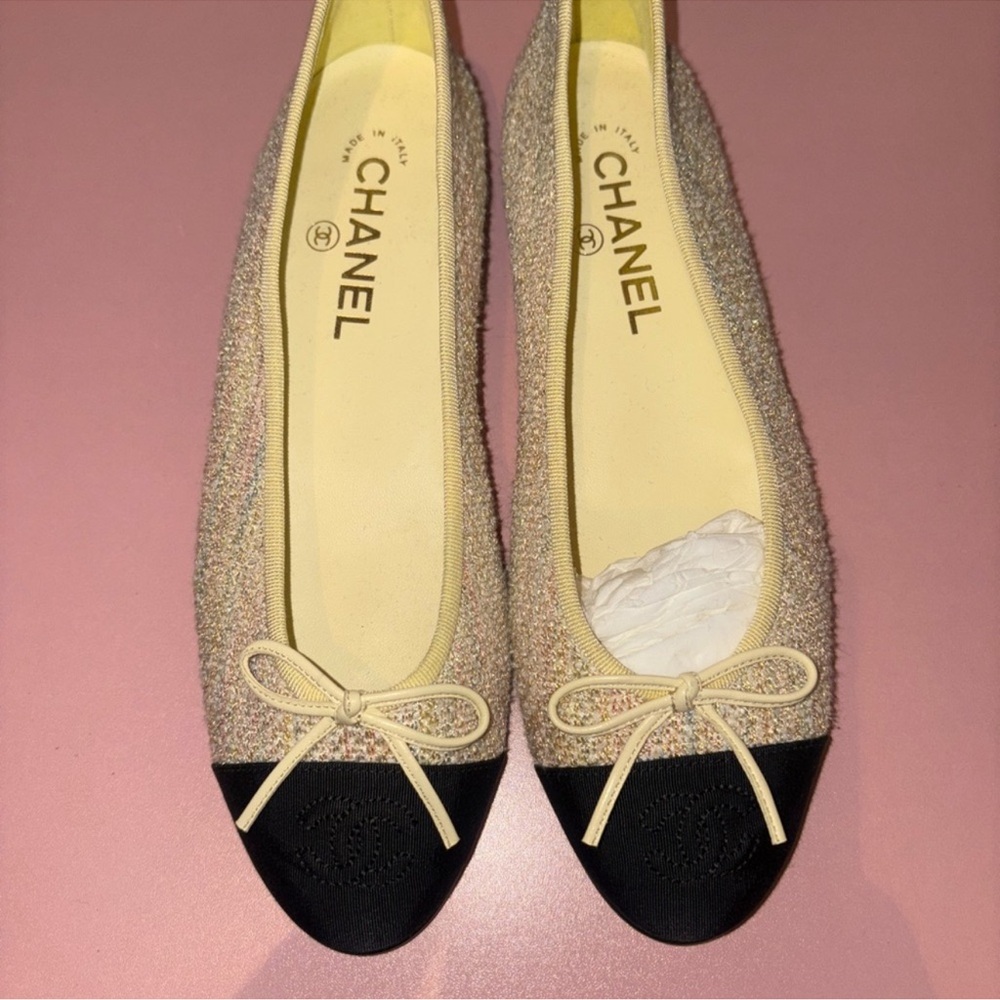 CHANEL Cream and Black Flats